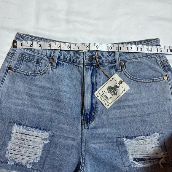 Easel Women's Mid-Rise Washed Denim Distress Shorts, Size Large - Picture 8 of 10